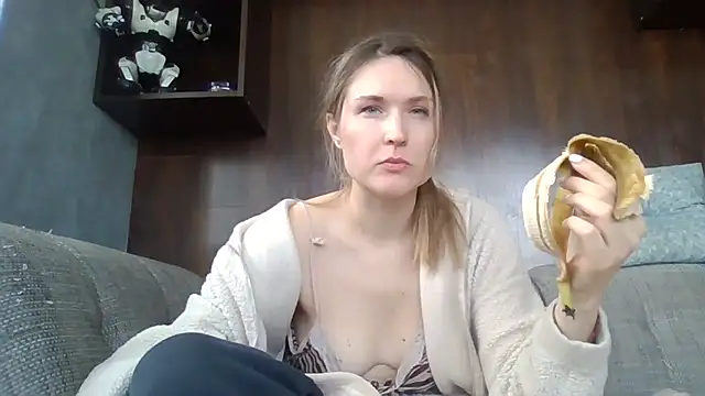 Snapshot of Jugira chatting on 04-26-26, 01:53 Jugira online show from 04-26-26, 01:53