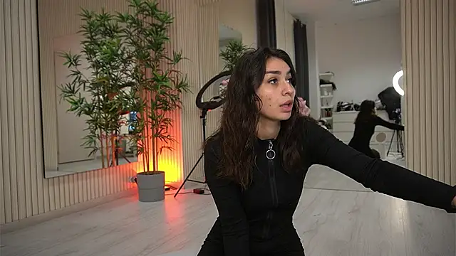 EmmaBlanco online show from 10-23-25, 07:12