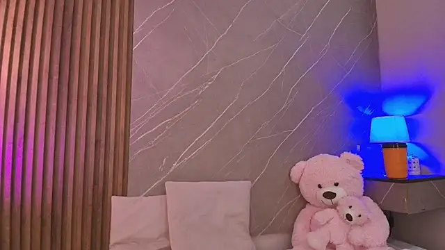 Snapshot of biancaa_18 chatting on 06-02-26, 07:27 biancaa 18 online show from 06-02-26, 07:27