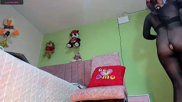 hot Dariana pantyhose online show from 12-05-25, 12:58