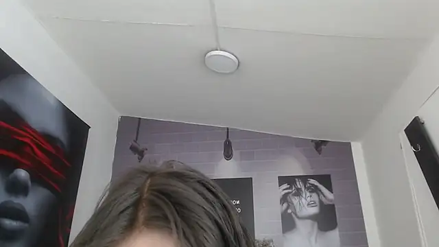 Snapshot of aleesha_cameron02 chatting on 11-06-25, 11:44 aleesha cameron02 online show from 11-06-25, 11:44