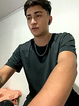 Snapshot of Tavinho067 chatting on 10-31-25, 04:13 Tavinho067 online show from 10-31-25, 04:13