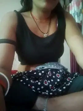 Snapshot of Desi_couple305 chatting on 11-06-25, 04:13 Desi couple305 online show from 11-06-25, 04:13