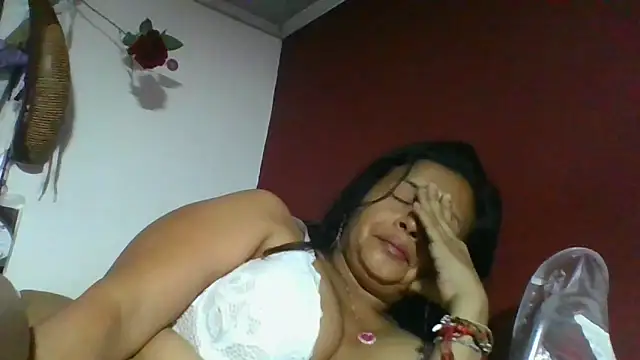 Snapshot of DianaOchoa_ chatting on 05-15-26, 10:44 DianaOchoa online show from 05-15-26, 10:44