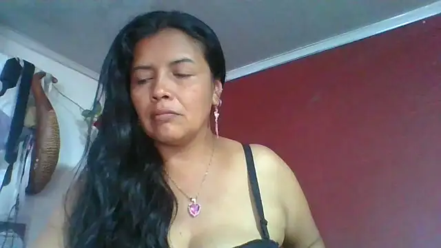 Snapshot of DianaOchoa_ chatting on 05-24-26, 10:48 DianaOchoa online show from 05-24-26, 10:48