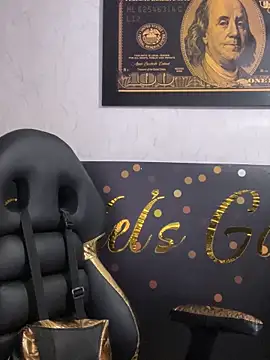 candy  fox  online show from 10-03-25, 12:24