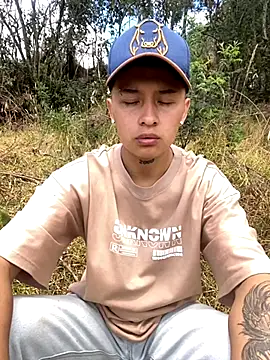 Snapshot of Archie-Davis chatting on 09-22-25, 03:47 Archie-Davis online show from 09-22-25, 03:47