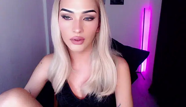 Snapshot of Alicegreenexx chatting on 05-21-26, 04:08 Alicegreenexx online show from 05-21-26, 04:08