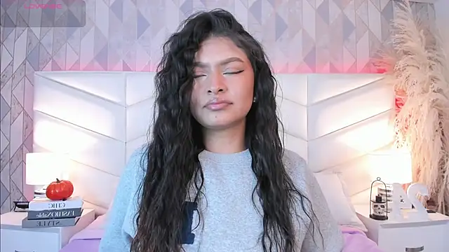 Snapshot of victoria___jonnes chatting on 10-06-25, 12:24 victoria jonnes online show from 10-06-25, 12:24