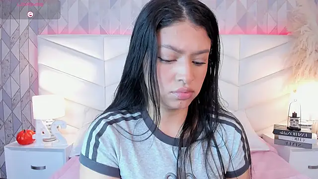 Snapshot of victoria___jonnes chatting on 10-08-25, 12:36 victoria jonnes online show from 10-08-25, 12:36