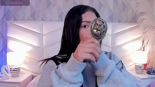 Snapshot of victoria___jonnes chatting on 11-11-25, 12:27 victoria jonnes online show from 11-11-25, 12:27