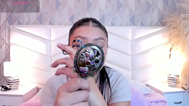 Snapshot of victoria___jonnes chatting on 11-17-25, 12:44 victoria jonnes online show from 11-17-25, 12:44