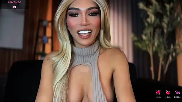 Snapshot of Huntress_xxx chatting on 06-18-26, 12:22 Huntress xxx online show from 06-18-26, 12:22