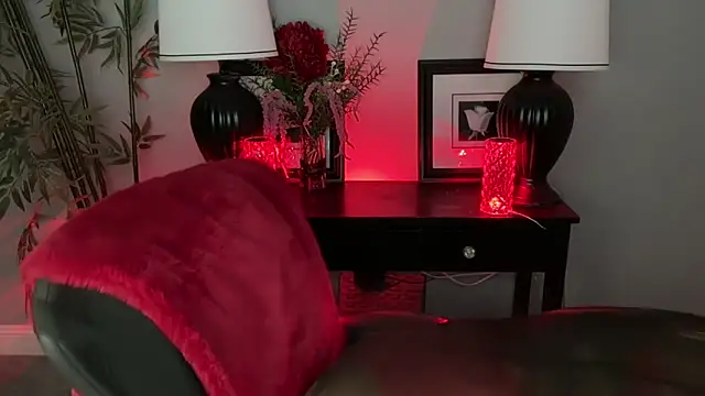 ItsNikki online show from 03-10-26, 03:17