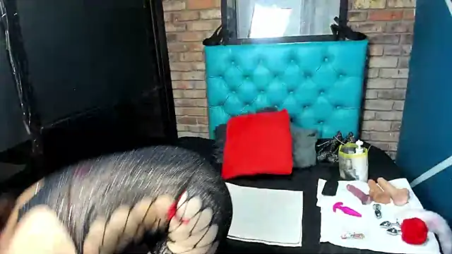 Mia Holly   online show from 09-24-25, 08:34