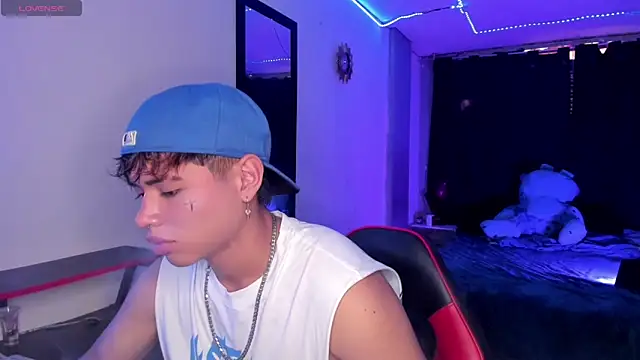 Snapshot of Jostin18 chatting on 09-22-25, 02:41 Jostin18 online show from 09-22-25, 02:41