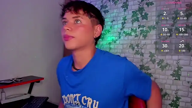 Snapshot of Jostin18 chatting on 10-17-25, 12:30 Jostin18 online show from 10-17-25, 12:30