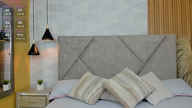 Jade Whisper online show from 10-30-25, 01:29