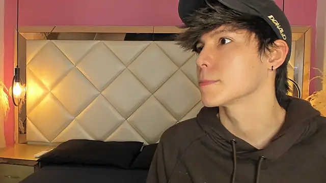 Daphne And Roger online show from 09-18-25, 11:34