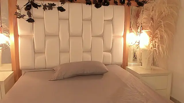 Daphne And Roger online show from 11-05-25, 11:10