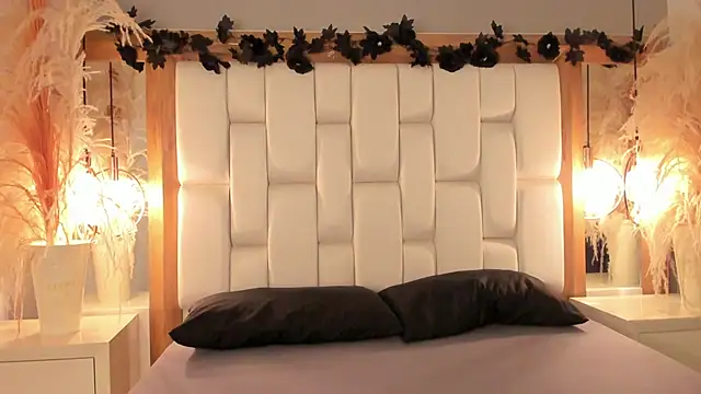 Daphne And Roger online show from 11-12-25, 11:10