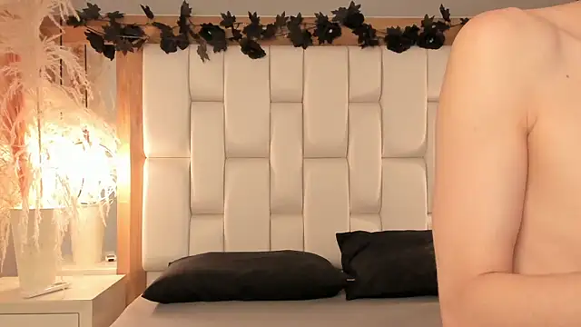 Daphne And Roger online show from 12-02-25, 11:15