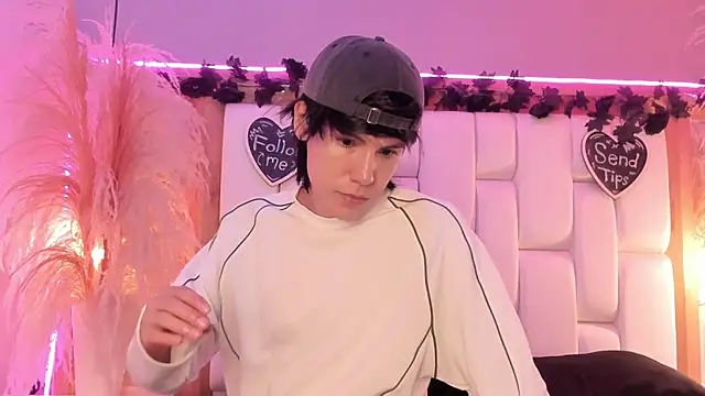 Daphne And Roger online show from 03-30-26, 11:00