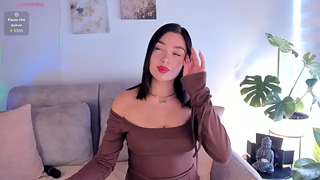 Estrer collins online show from 10-29-25, 08:21