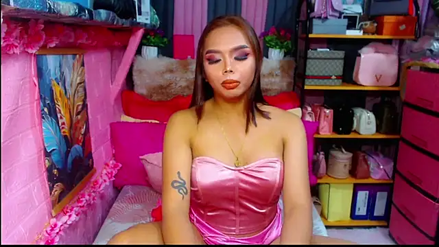 Snapshot of MoniqueCeleste chatting on 10-12-25, 05:56 MoniqueCeleste online show from 10-12-25, 05:56