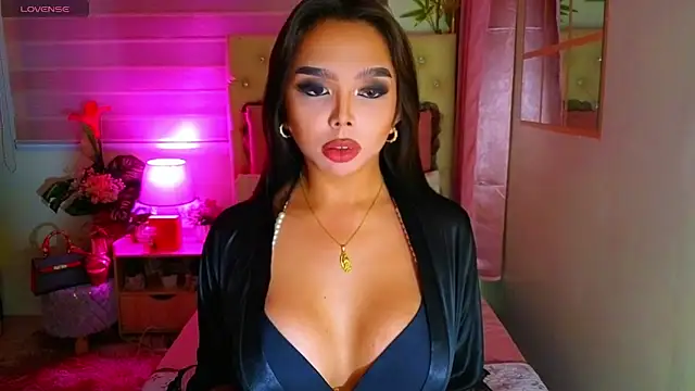 Snapshot of MoniqueCeleste chatting on 06-19-26, 04:33 MoniqueCeleste online show from 06-19-26, 04:33