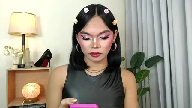 miyaa Moore online show from 11-12-25, 09:53