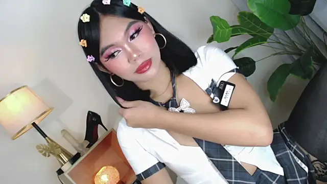 miyaa Moore online show from 11-18-25, 05:17