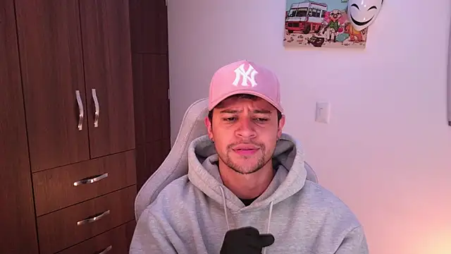 domsantiago  online show from 11-22-25, 02:21