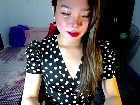 Urassiansweetcummer online show from 10-24-25, 07:54