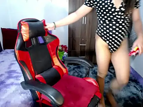 Urassiansweetcummer online show from 11-05-25, 01:49