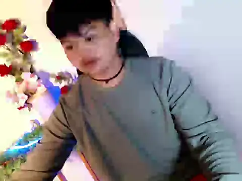 Snapshot of Reynelcock chatting on 06-10-26, 02:27 Reynelcock online show from 06-10-26, 02:27