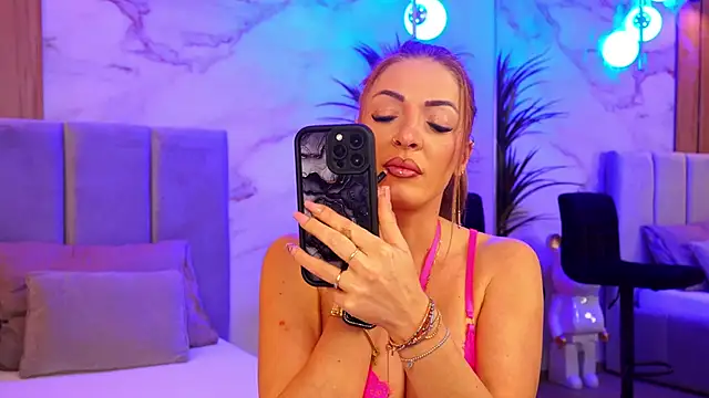 Snapshot of Izabellle02 chatting on 02-09-26, 05:33 Izabellle02 online show from 02-09-26, 05:33