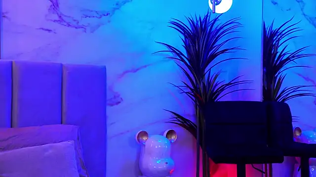 Snapshot of Izabellle02 chatting on 02-12-26, 05:13 Izabellle02 online show from 02-12-26, 05:13