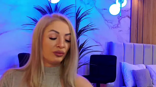 Snapshot of Izabellle02 chatting on 03-04-26, 05:02 Izabellle02 online show from 03-04-26, 05:02