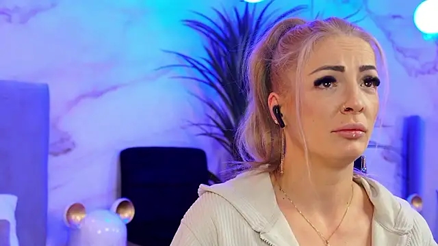 Izabellle02 online show from 03-07-26, 05:04