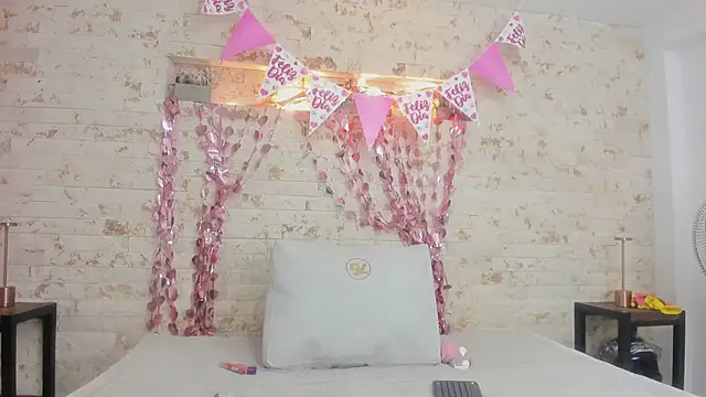 Snapshot of ikia_lopez_ chatting on 02-18-26, 11:28 ikia lopez online show from 02-18-26, 11:28