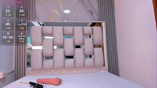 Wonderkloe  online show from 04-18-26, 08:09