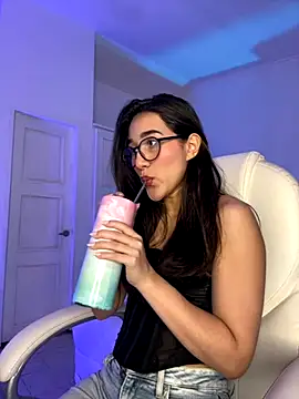 Snapshot of julieta_jhonss chatting on 10-04-25, 01:25 julieta jhonss online show from 10-04-25, 01:25