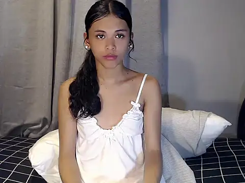 Snapshot of urcurlydiva chatting on 01-06-26, 04:05 urcurlydiva online show from 01-06-26, 04:05