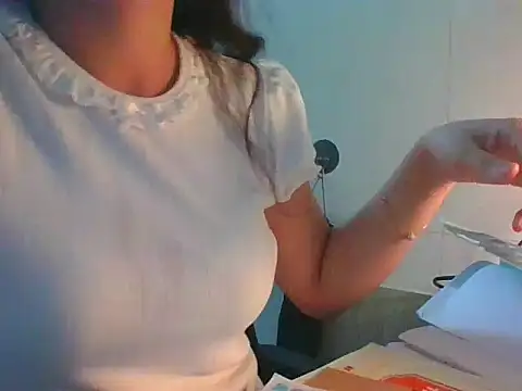 Linzly online show from 10-06-25, 04:37