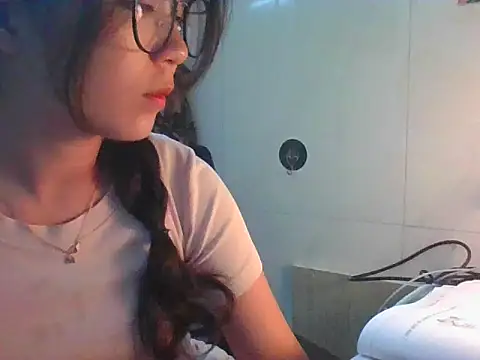 Linzly online show from 10-14-25, 04:41