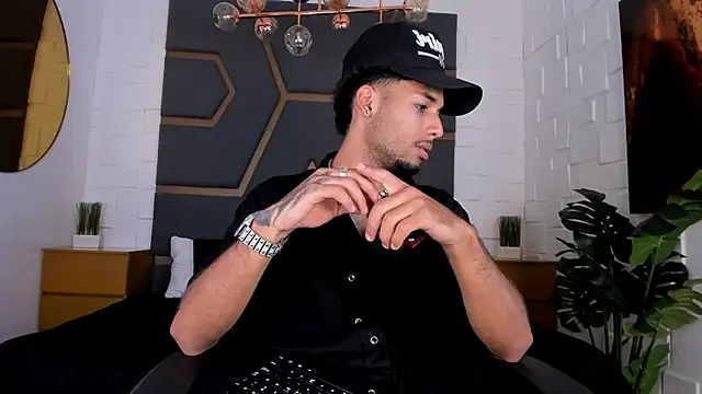 Thiagoferreti online show from 11-04-25, 07:24