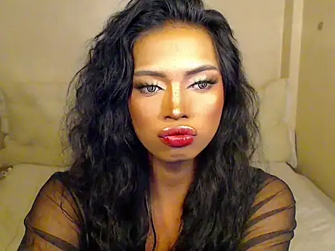 Snapshot of KathRouge chatting on 07-04-26, 12:44 KathRouge online show from 07-04-26, 12:44