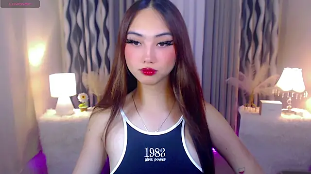 Kiah Wyatt online show from 11-04-25, 04:11