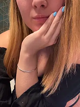 Velvetnoir21 online show from 11-19-25, 11:05